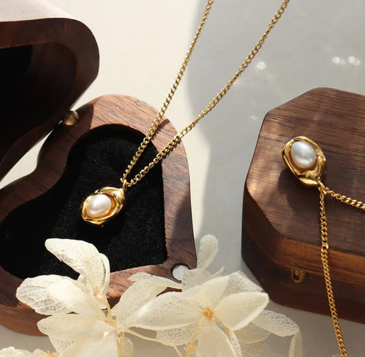 Bella necklace